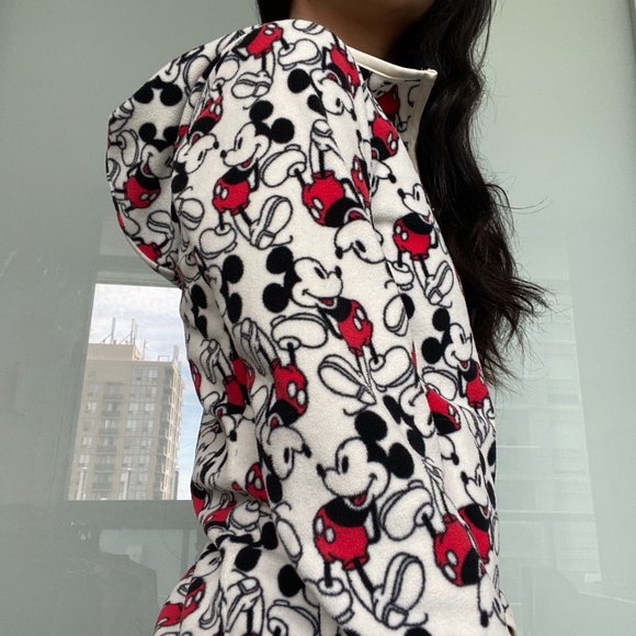 UNIQLO MICKEY MOUSE COLLAB SWEATER ❤️] - Picture 2 of 3